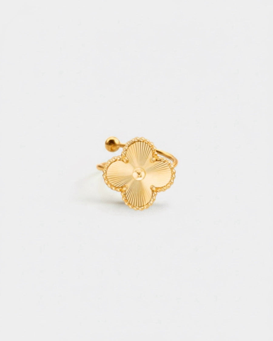 Alma Gold Ring — The Signature Detail