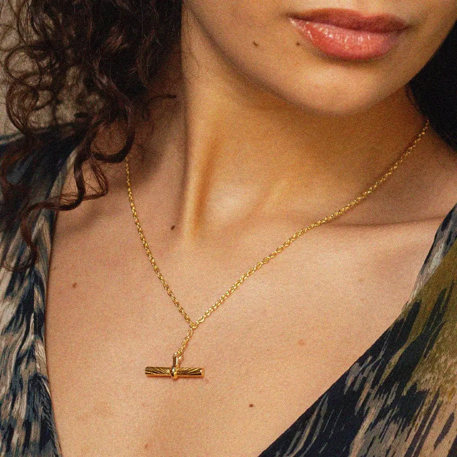 Estée Aria T-Bar Pendant Necklace — Styling Possibilities