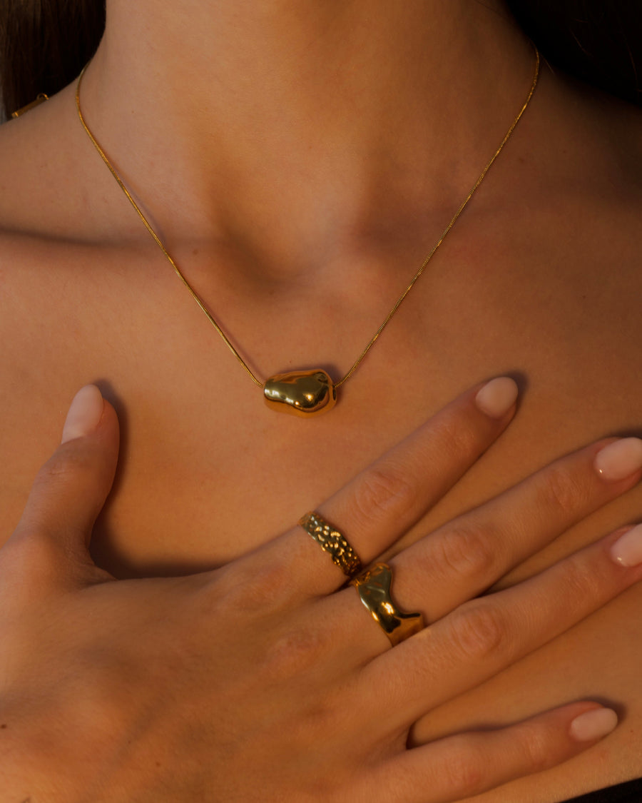 Stone Pendant Necklace — A Closer Look
