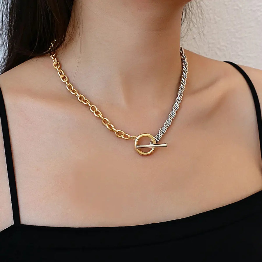 Aria T-Toggle Necklace — A Closer Look