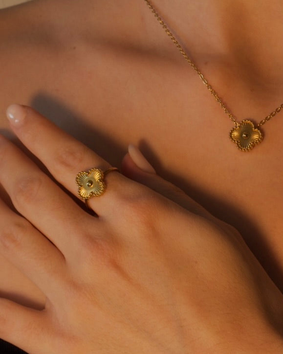 Alma Gold Ring — A Closer Look