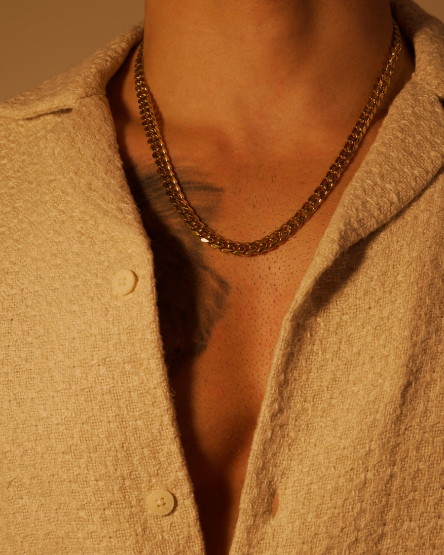 Cuban Chain Necklace — Gold — A Closer Look
