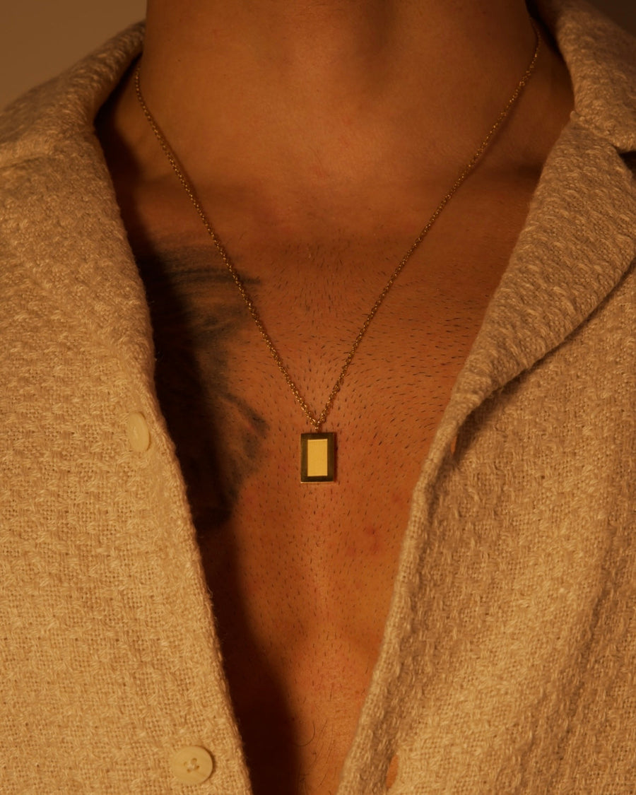 Eterna Necklace Gold — A Closer Look