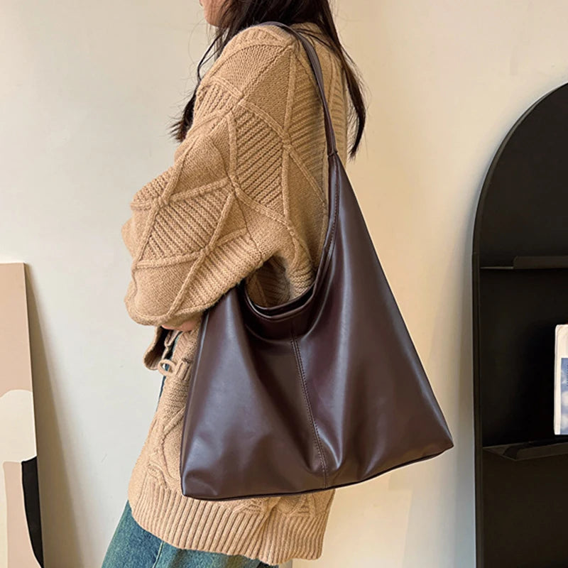 Retro Shoulder Tote Bag — A Closer Look