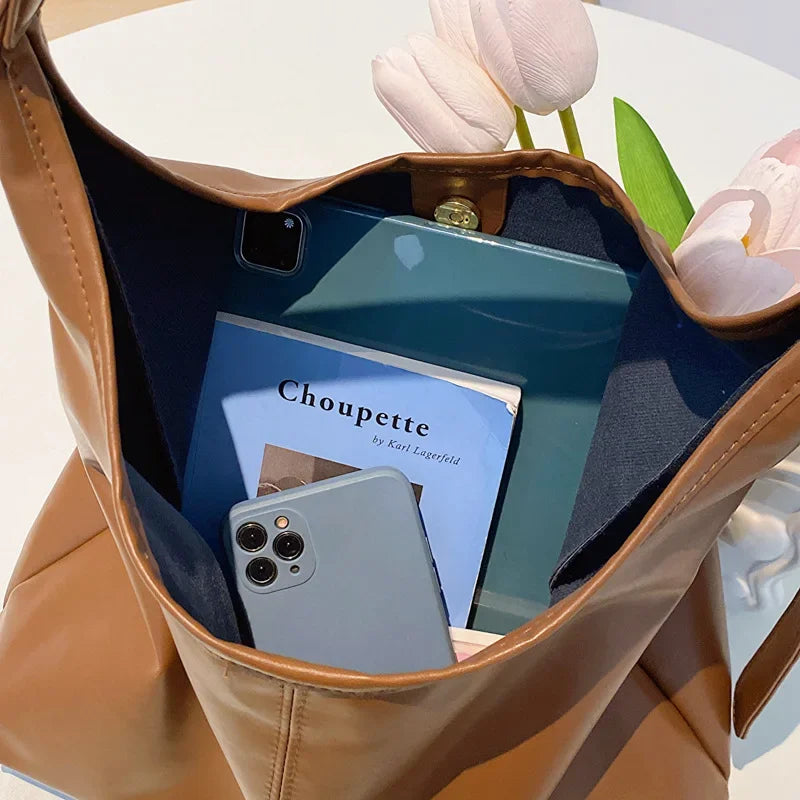 Retro Shoulder Tote Bag — An Everyday Accent