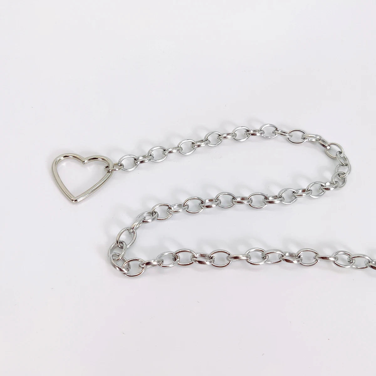 Women's belt Luxury brand Heart Shaped Metal Waist Chain Belt Goth accessories Y2k belts for women Punk style with Jeans Dress