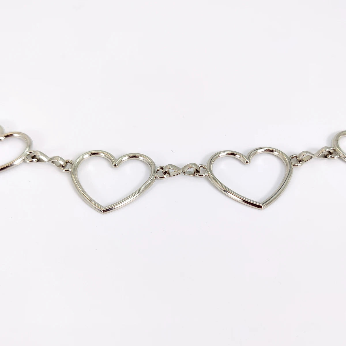 Women's belt Luxury brand Heart Shaped Metal Waist Chain Belt Goth accessories Y2k belts for women Punk style with Jeans Dress